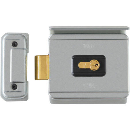 Electrocerradura Viro V90 al costado, apertura hacia afuera, con casquete horizontal, requiere alimentación de 12V. Con cilindro